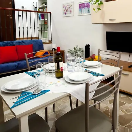 Bilocale A 400m Dalla Stazione Di Lambrate - Casa Abano Apartment *